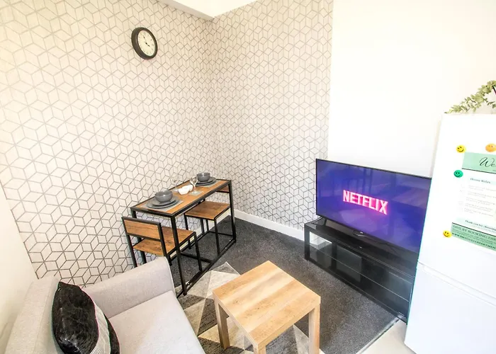 Cozy And Charming - 1 Bedroom Apartment - Free Parking, Transit Links, Close To Stadiums