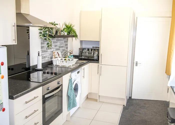 Cozy And Charming - 1 Bedroom Apartment - Free Parking, Transit Links, Close To Stadiums