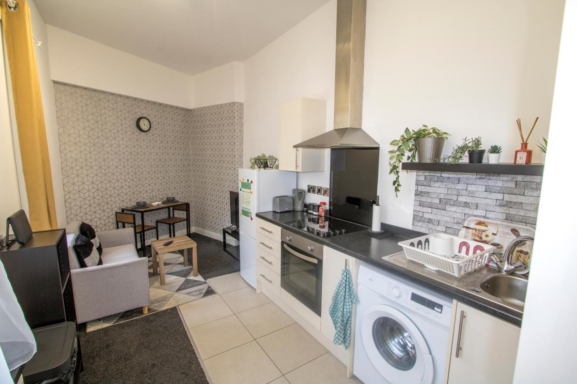 Cozy And Charming - 1 Bedroom - Free Parking, Transit Links, Close To Stadiums Apartment *